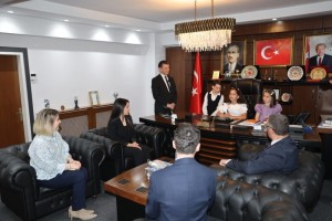 Başkan Çetin, Koltuğu Çocuklara Bıraktı